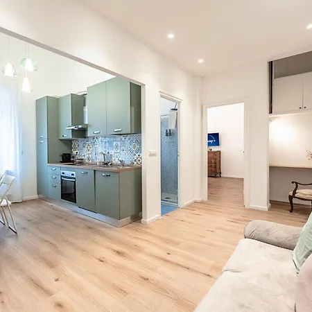 New Modern Apt- Center 10min - Hiper Wifi - A-c Genoa
