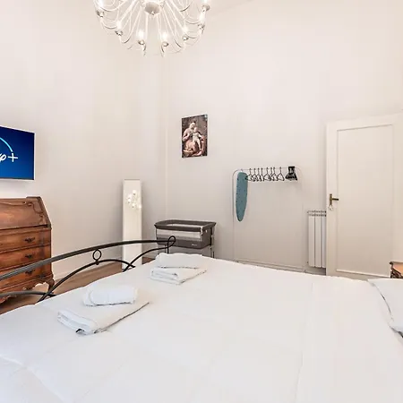 New Modern Apt- Center 10min - Hiper Wifi - A-c דירה ג'נובה